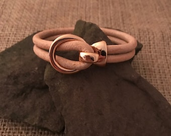 Minimalist vintage look distressed leather round buckle clasp bracelet Natural with Rose gold XS 6 1/4”