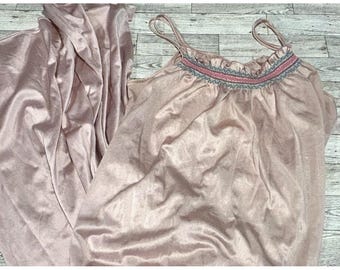 VTG Vanity Fair Women's Shimmery Pink Nylon Pink Blue Embroidery Nightgown SMALL