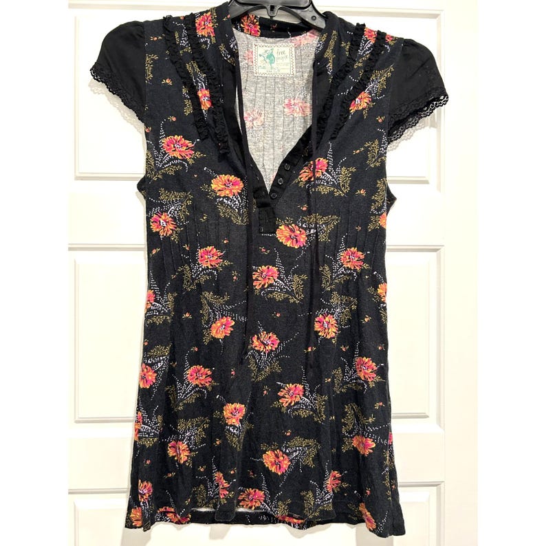 Free People Vintage Y2K Black Pink Gold Floral Ruffle Lace Tunic Vneck Top SMALL image 2