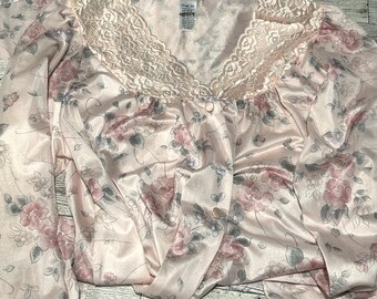 Vintage Vanity Fair Pink floral lace polyester Nightgown Style 9-31-477 MEDIUM