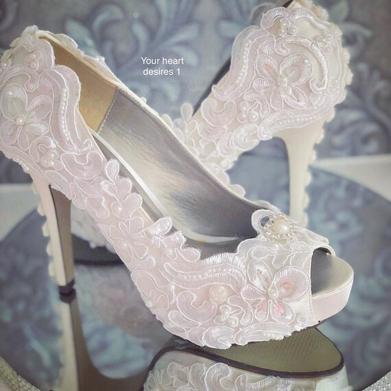 Lace clearance bridal pumps
