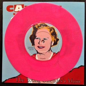 Carter USM "The Young Offenders Mum" Disco británico de vinilo de color 45. 1995. Punk/Pop. imagen 3