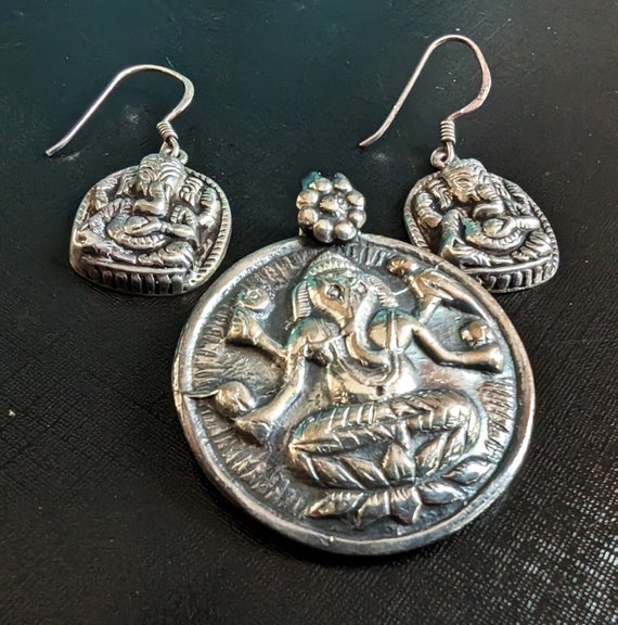 Ganesh silver pendant and dangle earrings. Indian 
