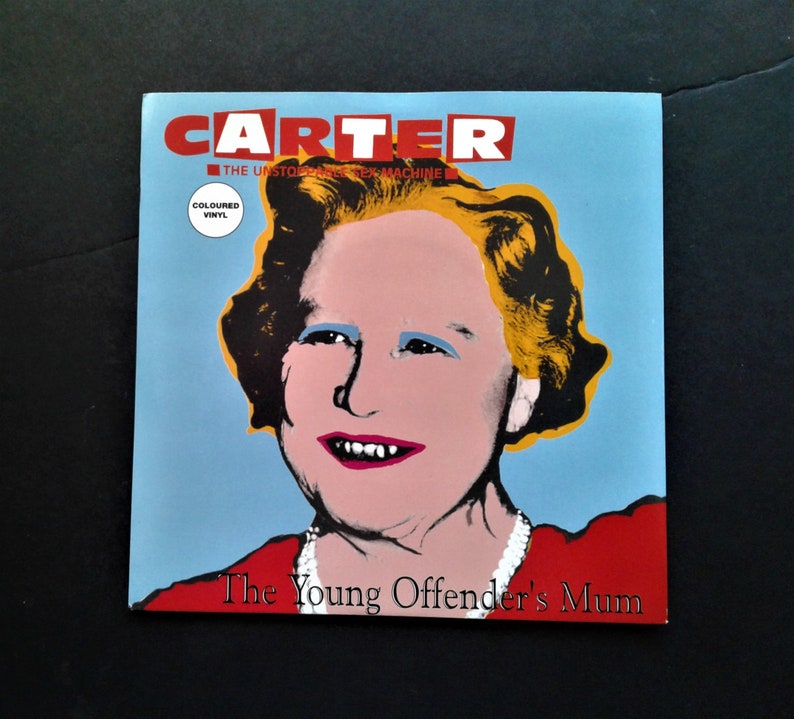 Carter USM "The Young Offenders Mum" Disco británico de vinilo de color 45. 1995. Punk/Pop. imagen 1