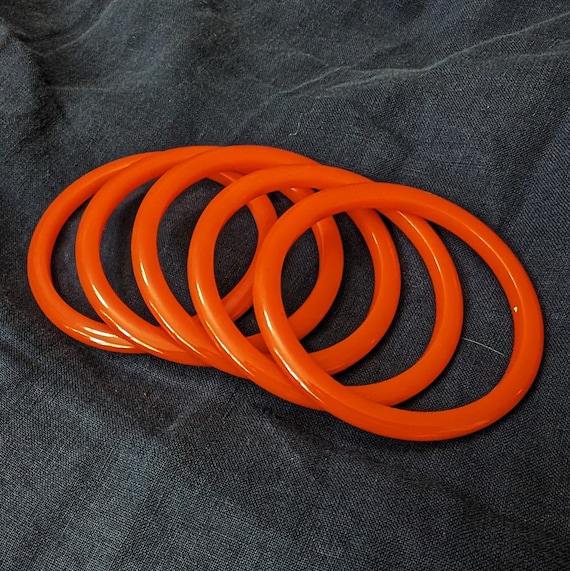 Five orange Bakelite bangle bracelets. 1930's/194… - image 3