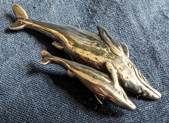 Sterling Humpback Whale and baby Brooch. - image 2