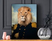 Lion habillé d'un uniforme militaire - portrait animalier habillé - idée cadeau