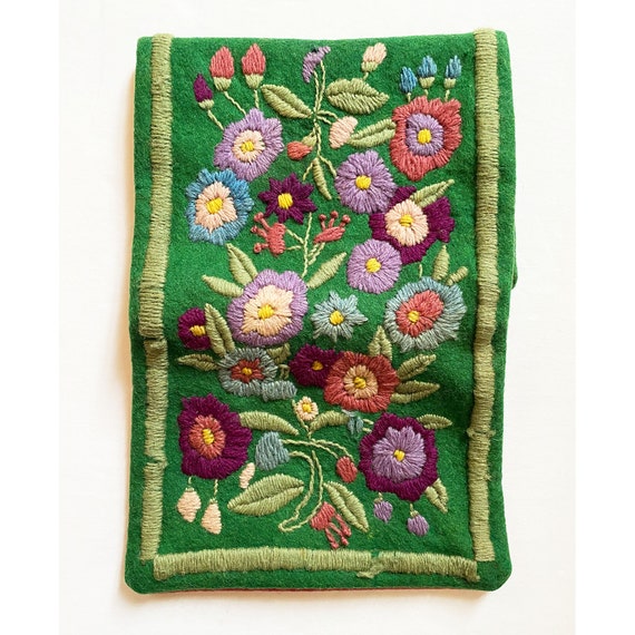 1930s 40s Green Wool Wildflower Embroidered Pouch… - image 3