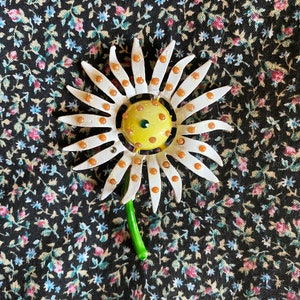 1960s Enamel Metal Floral Brooch - Polka Dot Daisy Flower Pin