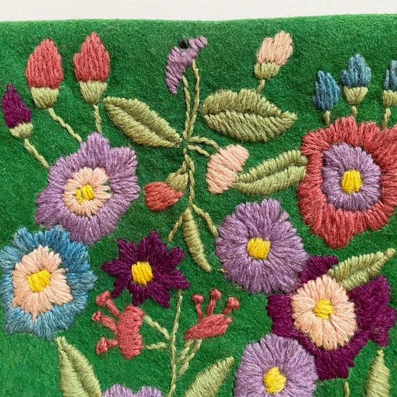 1930s 40s Green Wool Wildflower Embroidered Pouch… - image 4