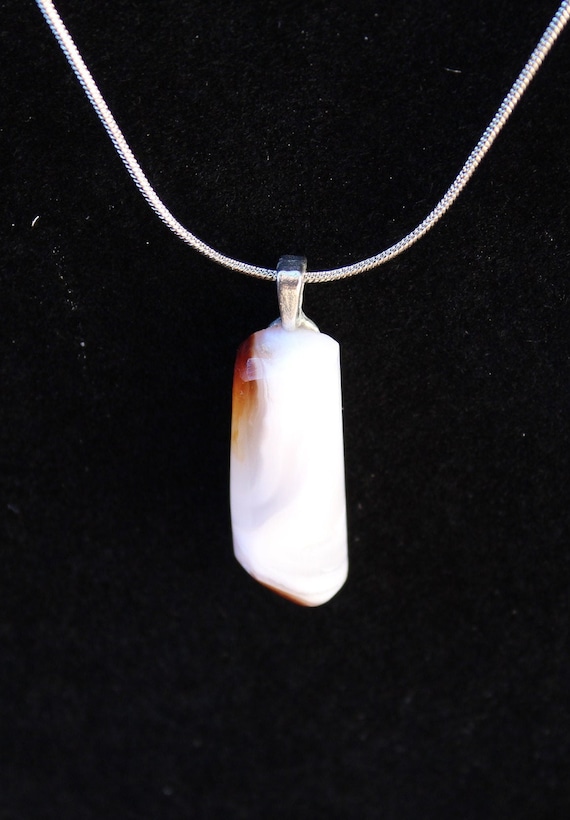 Agate necklace with Carnelian Inclusions