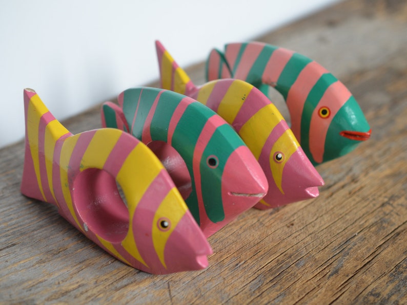 Vintage Tropical Fish Napkin Rings circa 1980s, Set of 4, Wooden Hand-painted Napkin Holders, Nautical Marine Decor image 1