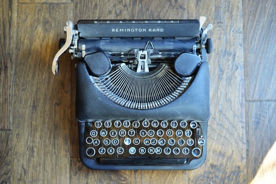Vintage Remington Rand Typewriter Deluxe Series 5 circa 1945