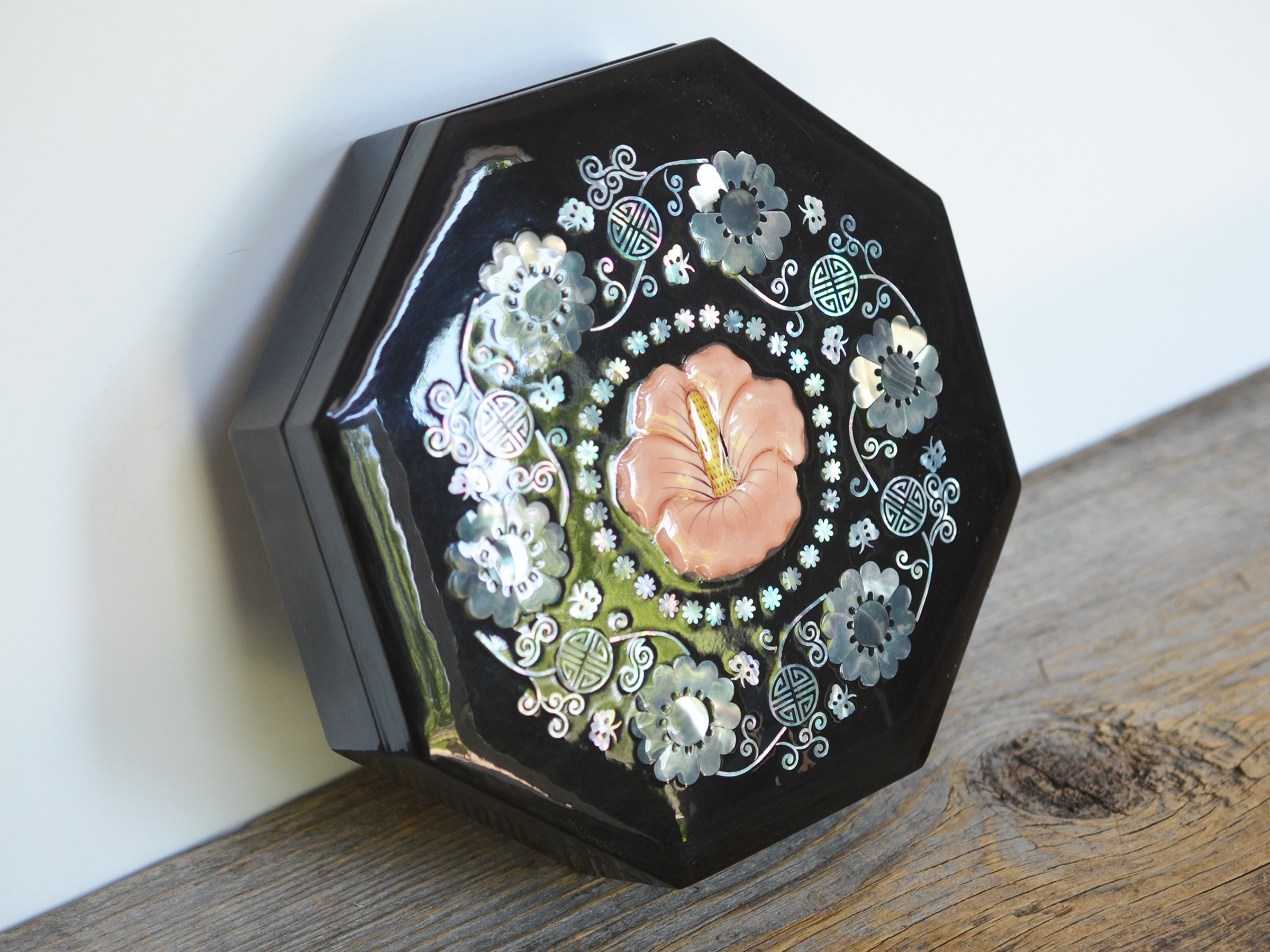 Vintage Korean Black Lacquer Mother of Pearl Inlay Box, Najeonchilgi, Divided Octagon Box, Circa 1970s, Asian Jewelry Box, Chinoiserie - Etsy Vintage Korean Black Lacquer Mother of Pearl Inlay Box, Najeonchilgi, Divided Octagon Box, Circa 1970s, Asian Jewelry Box, Chinoiserie - Etsy