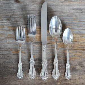 Couverts vintage Rogers Bros en métal argenté, motif « Sharon » ou « Wild Rose »