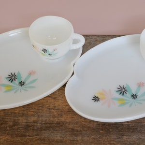 Vintage Federal Glass Patio Snack Plates & Cups, Set of 2 'Atomic Flower' - Vintage Mid Century