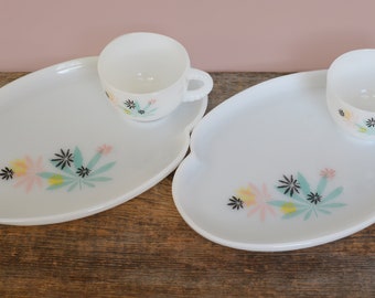 Vintage Federal Glass Patio Snack Plates & Cups, Set of 2 'Atomic Flower' - Vintage Mid Century