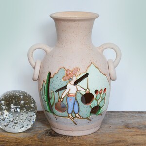 vase vintage en poterie rose du sud-ouest avec poignées, paysage de ferme, 9,5 « de haut avec garniture or 24K, poterie mexicaine