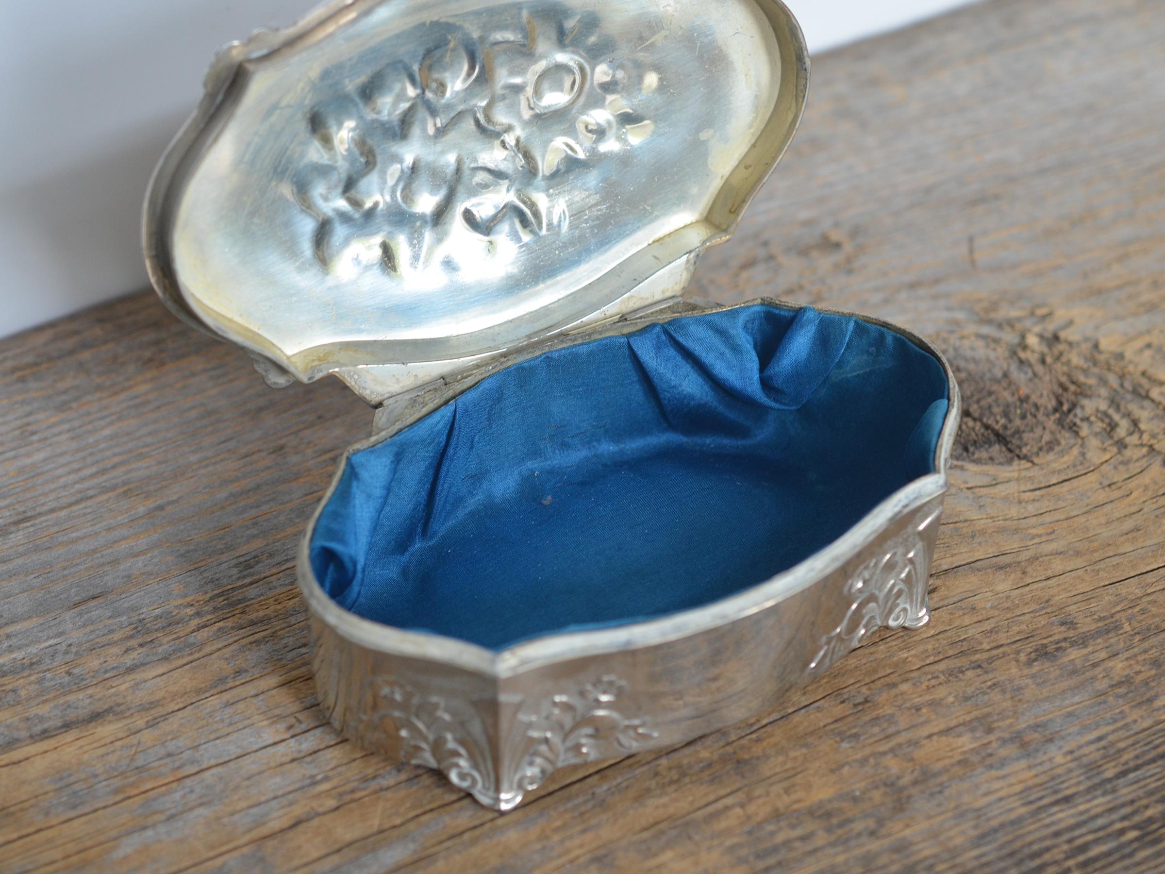 Vintage Silver Plated Jewelry Box, Daisy Bouquet, Blue Satin