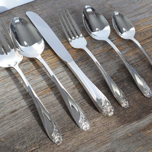 Vintage Silver Flatware, Rogers Bros. Daffodil Pattern circa 1950, Silver-Plated Cutlery, Multiple Pieces available, Floral Dinnerware image 4