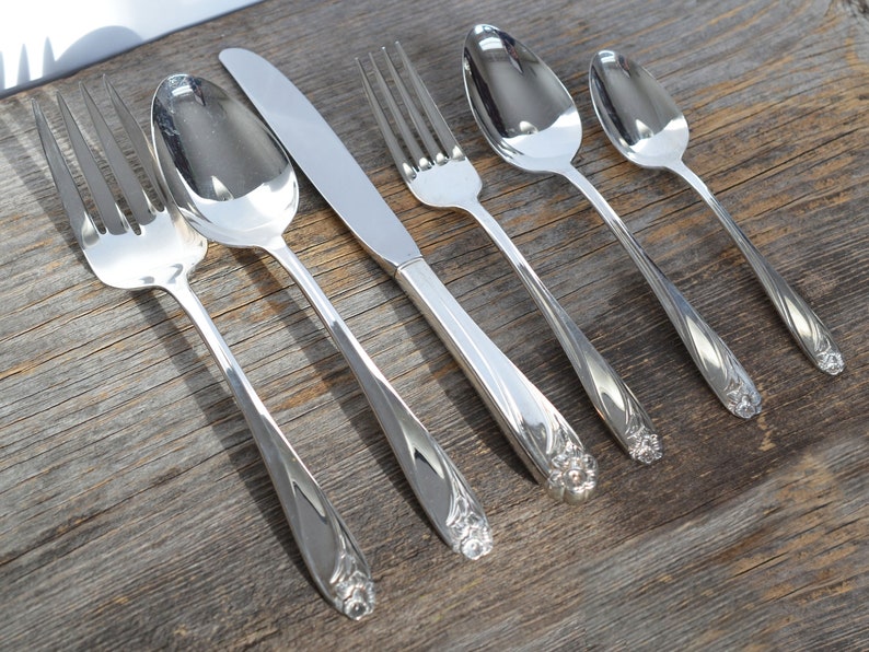 Vintage Silver Flatware, Rogers Bros. Daffodil Pattern circa 1950, Silver-Plated Cutlery, Multiple Pieces available, Floral Dinnerware image 4