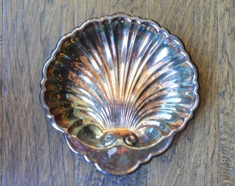 Vintage silver oyster shell tray, 11" across, WM Rogers Silver Plate made in Canada circa 1950s, beautiful patina