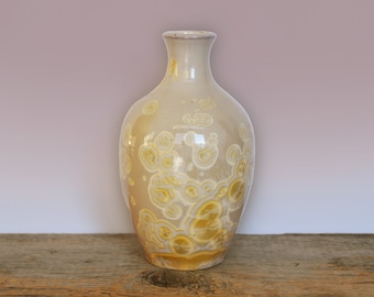 Jarrón firmado de cerámica vidriada cristalina vintage, esmalte de ágata amarilla pálida, cerámica de arte tradicional