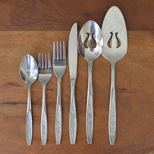 Couverts vintage en métal argenté, motif 3 roses Customcraft, pièces de rechange des années 1960