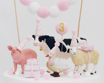 Décoration de gâteau rose animaux de la ferme vache mouton cochon canard avec chapeau de fête et ballon pour gâteau d'anniversaire de fille ou baby shower