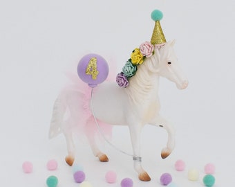 Décoration de gâteau d'anniversaire cheval arc-en-ciel, fêtard poney avec tutu chapeau et ballon, pastel et or, décoration de gâteau d'anniversaire ou de baby shower