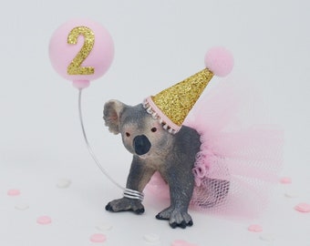 Koala Cake Topper avec chapeau de fête doré et tutu rose, décoration de gâteau de fête d'anniversaire animal australien
