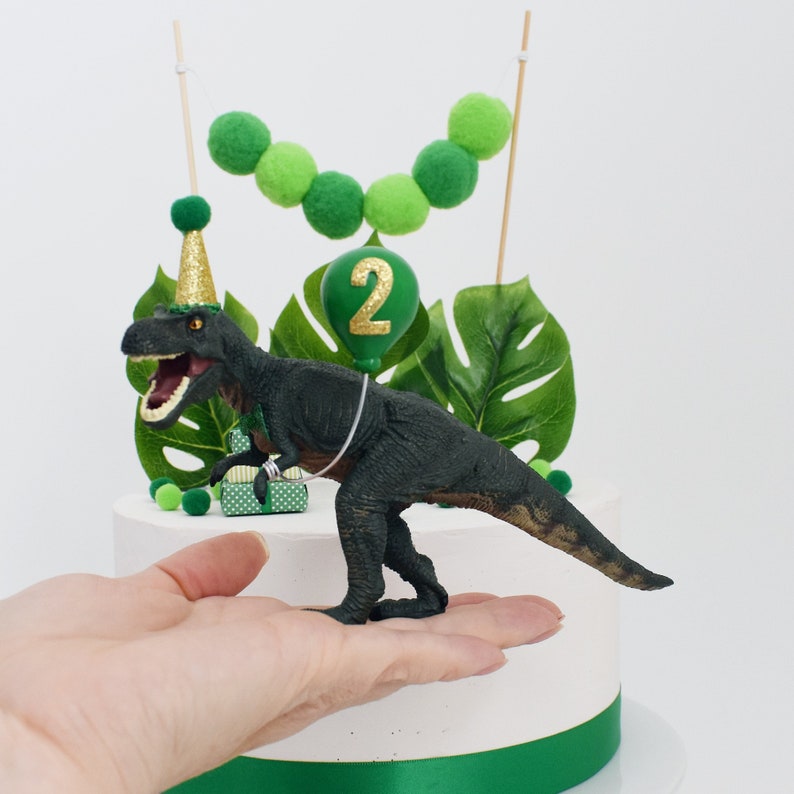 Décoration de gâteau dinosaure T Rex avec chapeau de fête, vert et or, décoration de gâteau d'anniversaire tyrannosaure T-Rex, décoration dinosaure jungle image 7