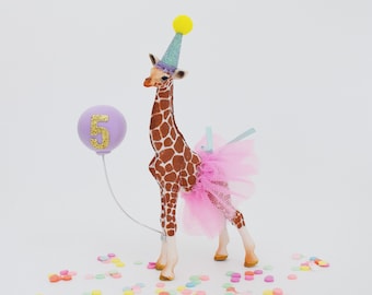 Décoration de gâteau girafe arc-en-ciel, fêtard avec chapeau de fête, tutu et ballon, gâteau d'anniversaire safari ou jungle, décoration de baby shower