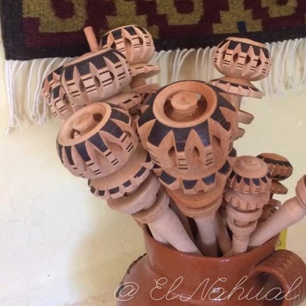 Molinillo tallado  a mano en Oaxaca México. Listo para usar en tu cocina, para preparar chocolate