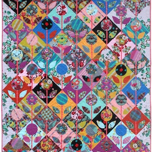 Folk Flower Quilt Pattern designed by Anna Maria Horner