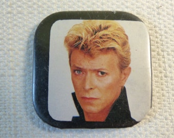 Vintage 80s David Bowie - Rounded Square Pin / Button / Badge