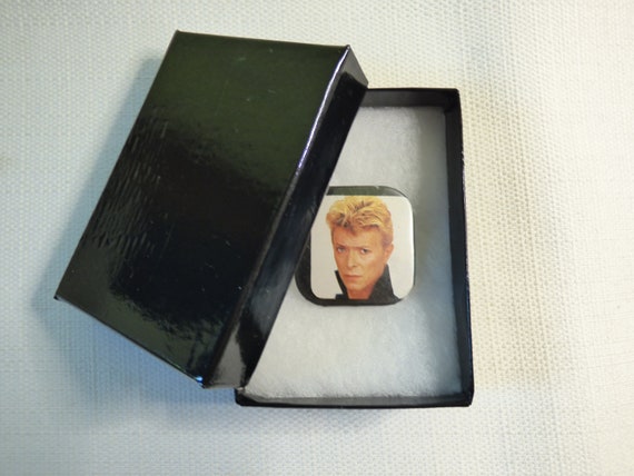 Vintage 80s David Bowie - Rounded Square Pin / Bu… - image 4