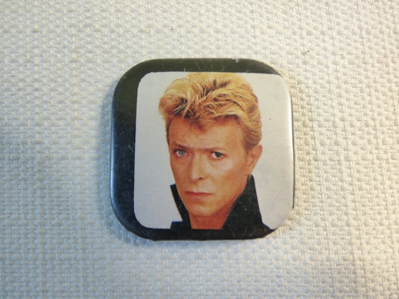 Vintage 80s David Bowie - Rounded Square Pin / Bu… - image 1