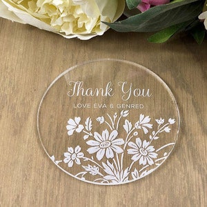 Dessous de verre de mariage personnalisés en acrylique ou en bambou sur le thème des marguerites pour des cadeaux d'événement ou des marque-places