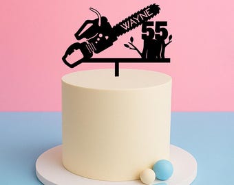 Kettensägen-Kuchenstecker - Personalisierte Holzfäller-Geburtstagsdekoration mit Namen & Alter