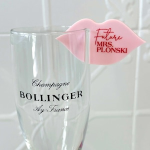 Personalised Lip-Shaped Acrylic Drink Tags for Weddings & Hen Parties | Stemless Drink Tag | Drink Accessories | Acrylic Name Card | Wedding