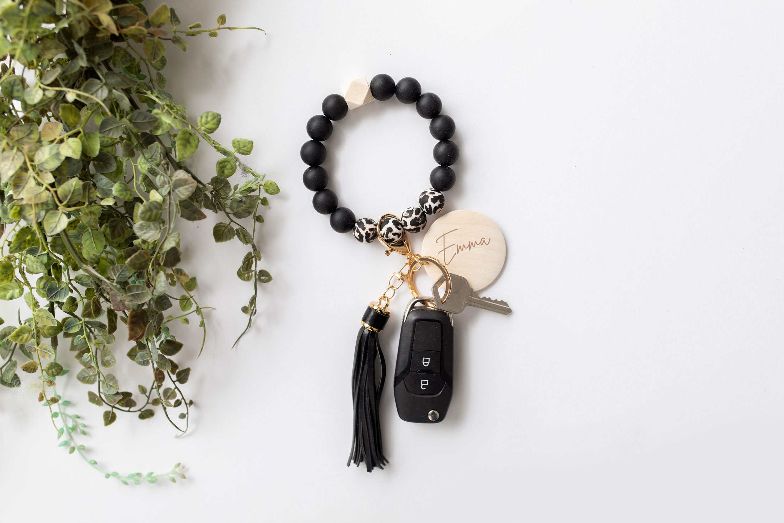 Amazon.com: HenSan keychain wristlet Silicone Key Ring Bracelet Car Keys  Holder Women Beaded Bangle Chains with Leather Tassel(Black) : Patio, Lawn  & Garden