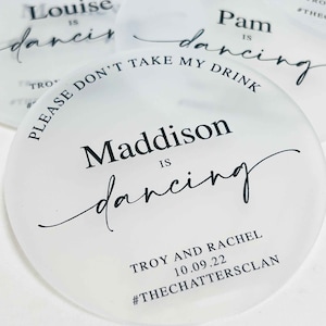 Posavasos personalizados "No me quites la bebida, estoy bailando" / Recuerdos de boda y compromiso / Tarjetas de lugar personalizadas / Varios colores
