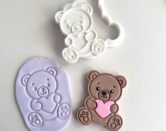 Baby Bear Holding Heart Cookie Stamp & Cutter Set – Cute Fondant Gift
