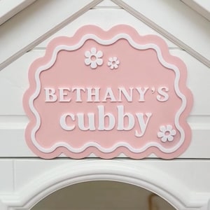 Plaque de maison personnalisée Cubby – Fleurs en arc de cercle | Plaque nominative double épaisseur