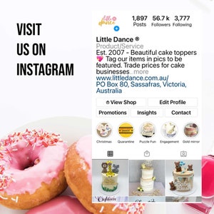 Peut inclure: Des beignets roses glac&eacute;s avec des vermicelles color&eacute;s sont au premier plan. Le profil Instagram de Little Dance, sp&eacute;cialis&eacute; dans les d&eacute;corations de g&acirc;teaux, est visible. Le texte "VISITEZ-NOUS SUR INSTAGRAM" est &eacute;galement affich&eacute;.