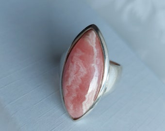 Rhodochrosit Ring in einer stabilen Silberfassung