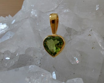 Peridot Anhänger // Sterling Silber  // vergoldet 585 GG