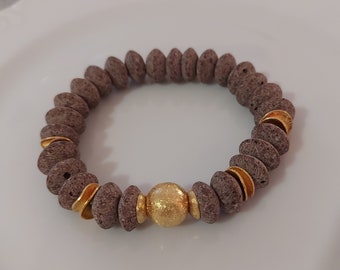 Armband aus brauner Lava mit vergoldeten Silberteilen