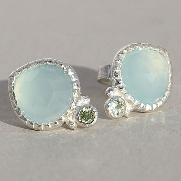 Ohrstecker *** Chalcedon und Peridot in Silber